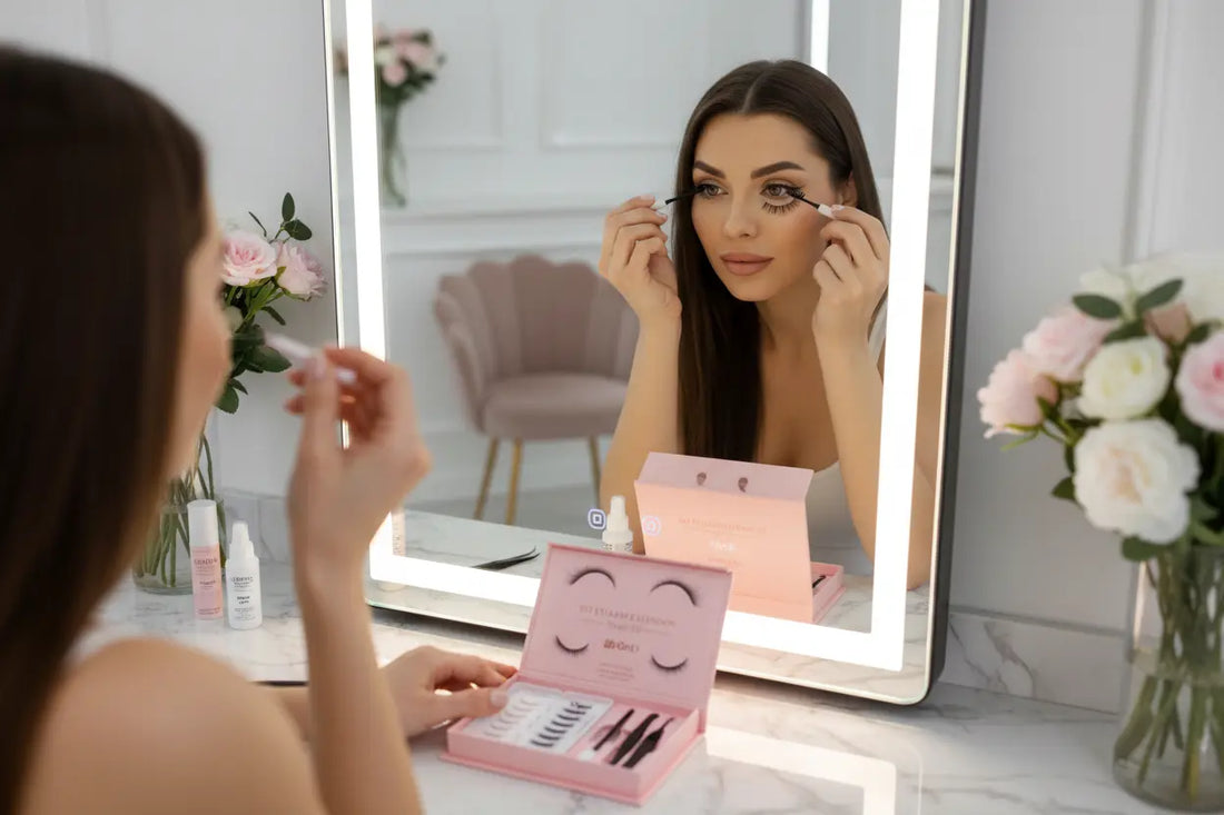 je une belle femme assez qui utilise DIY Eyelash Extension Magic Kit